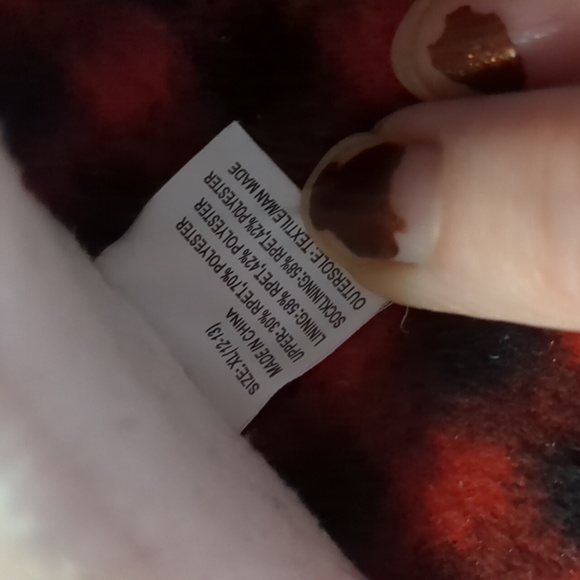 Christmas Plushie Slippers - Picture 3 of 4